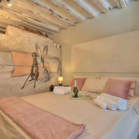 Historic Center, Piazza De Ferrari, Aquarium Apartment Genoa