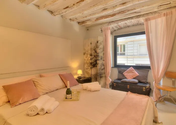 Historic Center, Piazza De Ferrari, Aquarium *