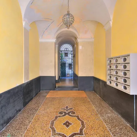 Daire Historic Center, Piazza De Ferrari, Aquarium *