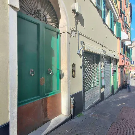 Historic Center, Piazza De Ferrari, Aquarium Daire *